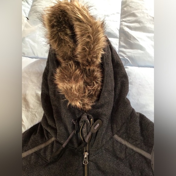 KUHL Wool-blend Vest w/ Removable Faux Fur Trim, GUC, size Medium - Picture 4 of 9